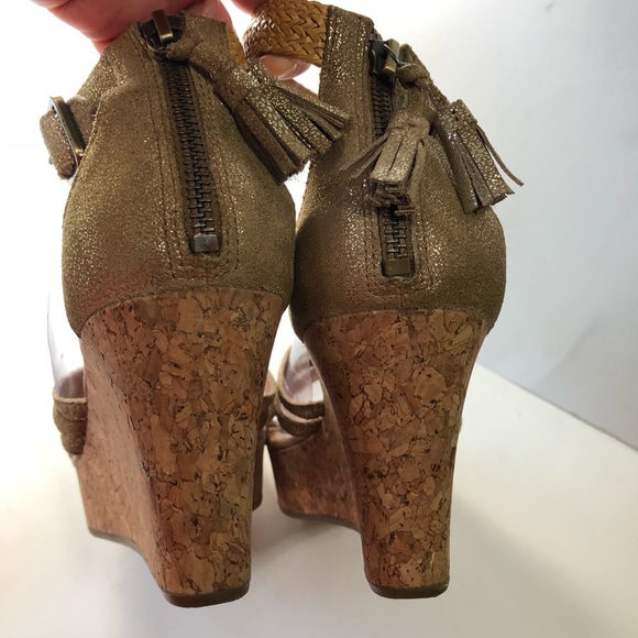 UGG sandals gold size 9 - Picture 6 of 8